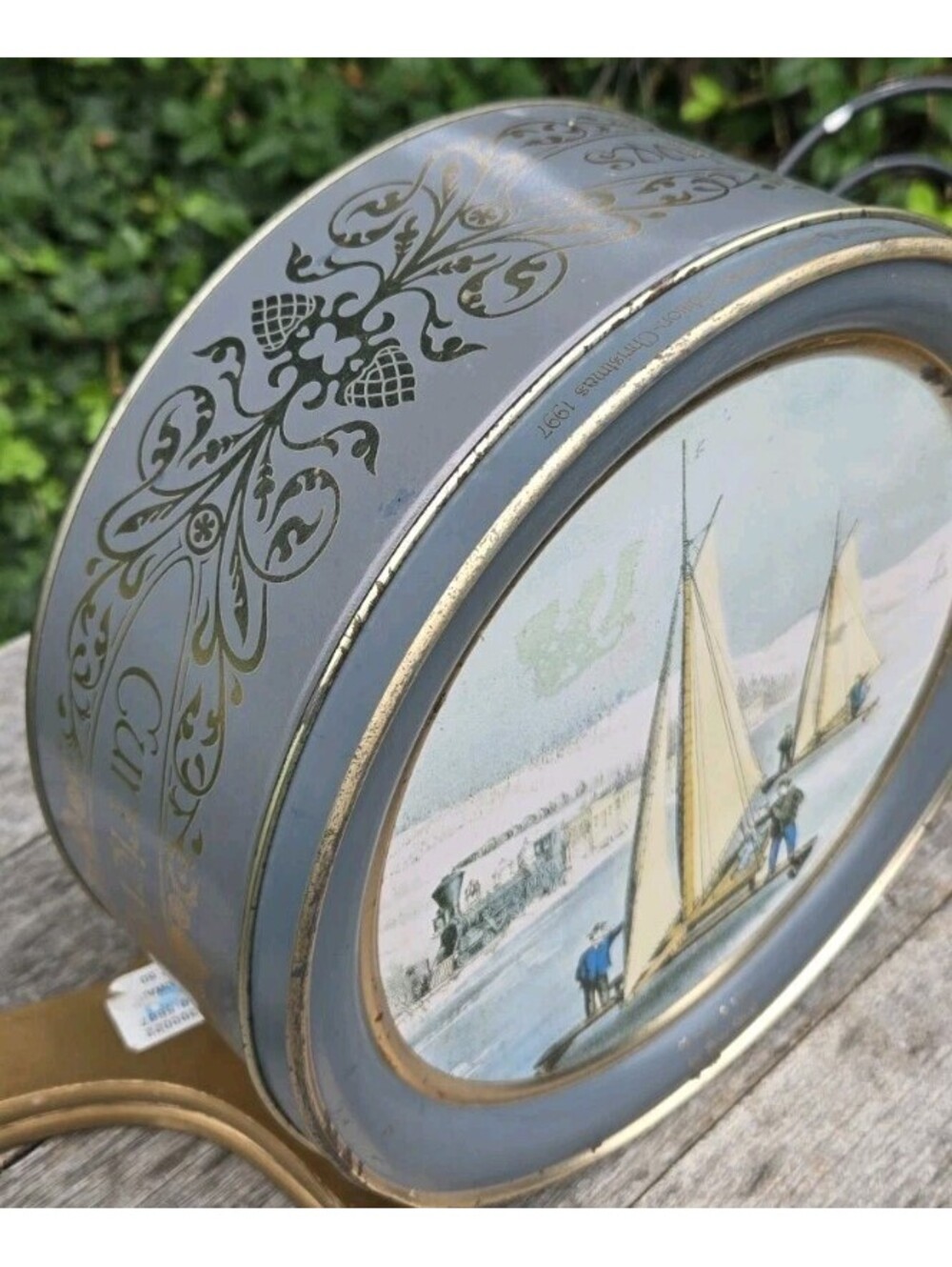 Vintage 1997 Gray Tin Currier & Ives "Ice Boat Race" Schwan's Ltd Edition Cookie